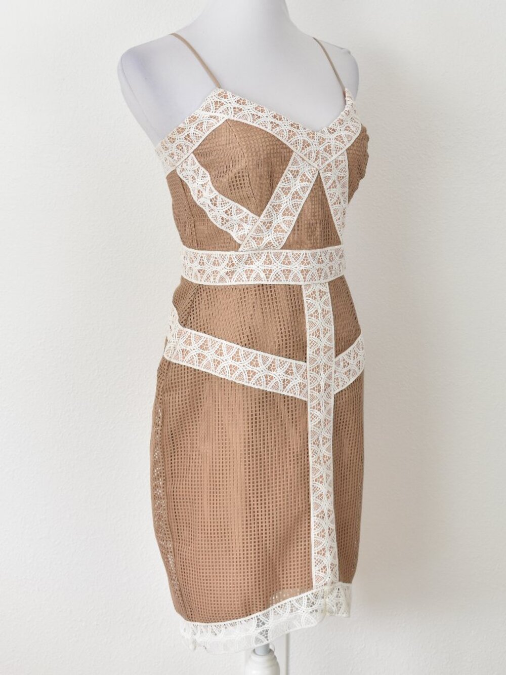 Adelyn Rae Laura Sheath Lace Colorblock Dress - S - Picture 9 of 10